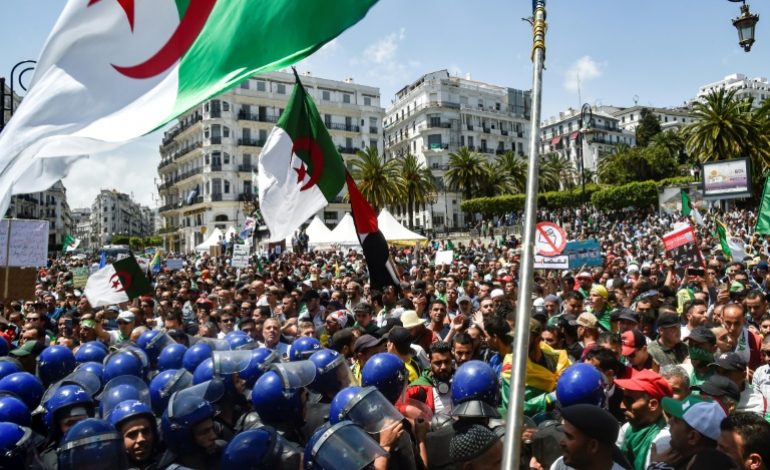 Les Algériens dans la rue pour le 13e vendredi consécutif