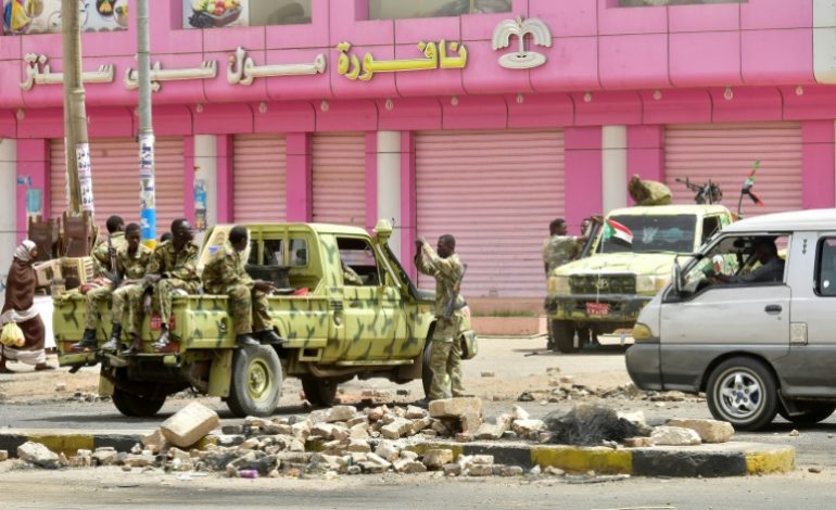 Les Soudanais face aux forces de l’ordre pour tenter de reprendre la rue