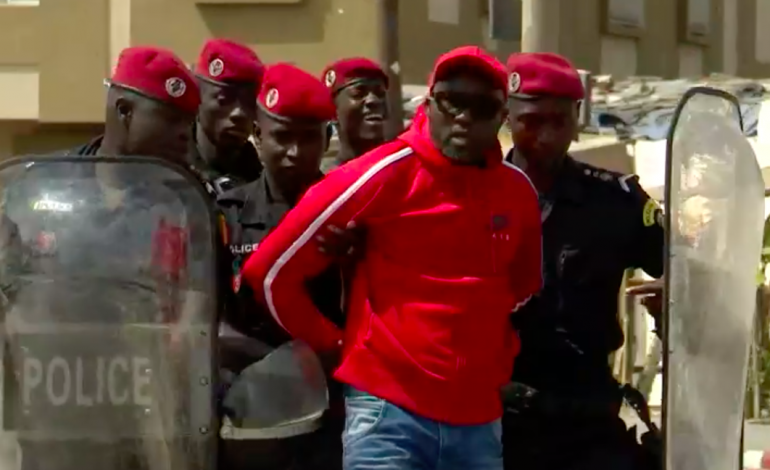 Des manifestants arrêtés à Dakar en marge d’une manifestation sur la transparence des contrats pétroliers et gaziers