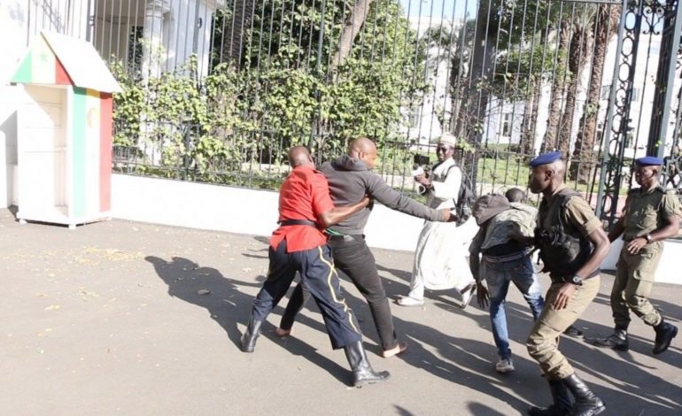 Des députés sénégalais expriment leurs préoccupations après la marche jusque devant les grilles du palais présidentiel