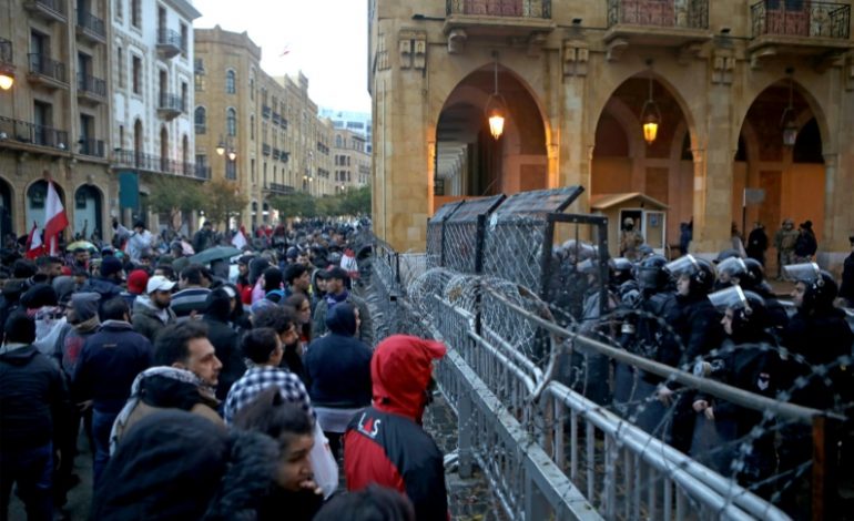 De nouveaux heurts à Beyrouth entre manifestants et policiers, 90 blessés