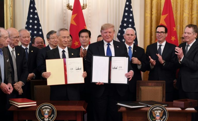 Donald Trump signe un accord commercial « historique » avec la Chine