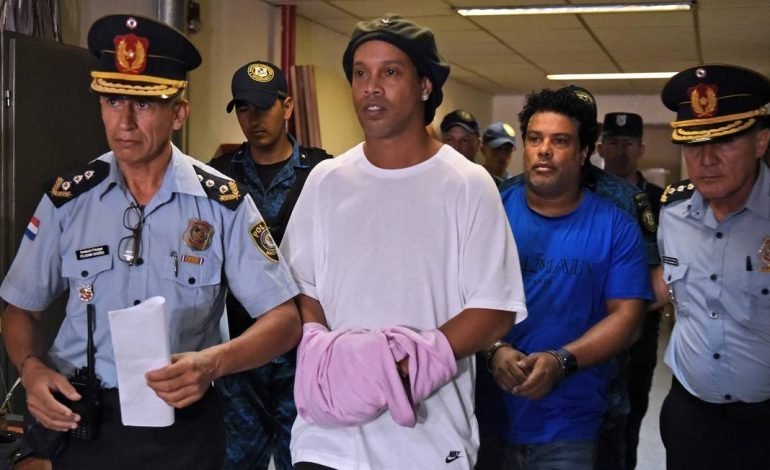 Ronaldinho reste en détention préventive pour falsification de documents