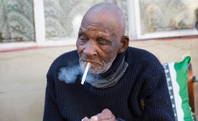 Fredie Blom, le Sud Africain, le plus âgé du monde fête ses 116 ans