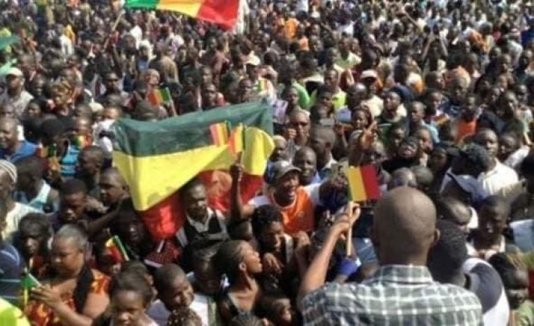 Des milliers de maliens exigent sans délai la démission de Ibrahim Boubacar Keïta