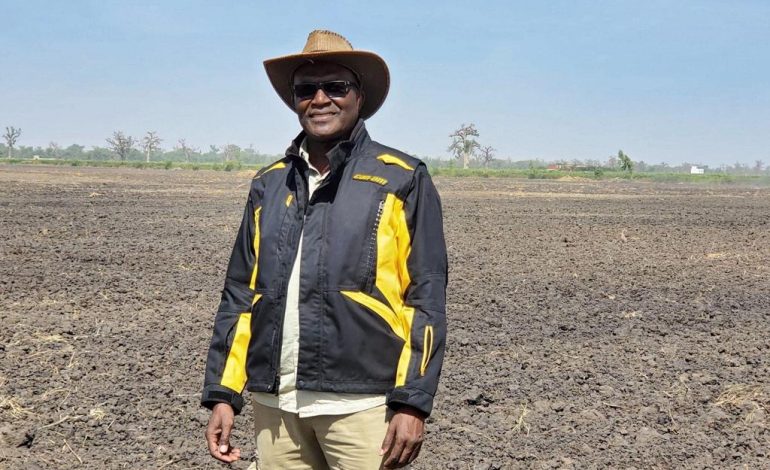 Affaire Babacar NGOM contre les paysans de Ndingler: Macky Sall coupe la poire en deux