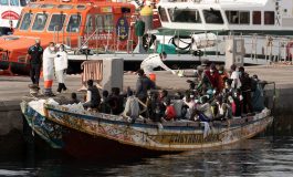 Plus de 1200 migrants débarquent en quelques heures sur l'île de Lampedusa (Italie)