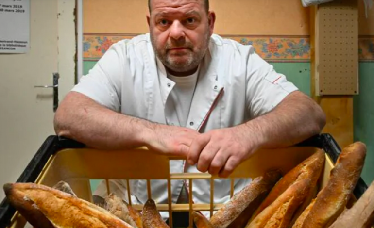 Le boulanger Stéphane Ravacley en grève de la faim, conduit aux urgences pour la régularisation de Laye Fodé Traoré