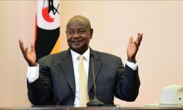 Yoweri Museveni prête serment sous haute sécurité