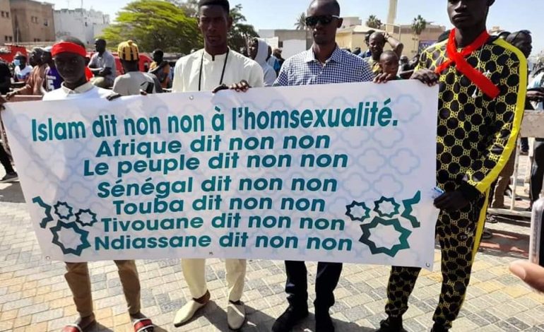 Des milliers de manifestants sénégalais appellent à durcir la répression contre l’homosexualité