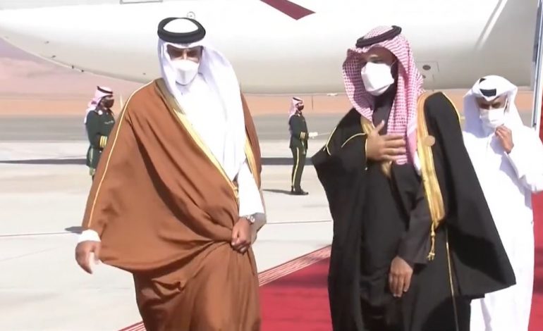 L’émir du Qatar arrive en Arabie saoudite pour une visite de réconciliation