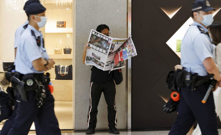 Fung Wai-long, le principal éditorialiste de l’Apple Daily arrêté à l’aéroport à Hong Kong