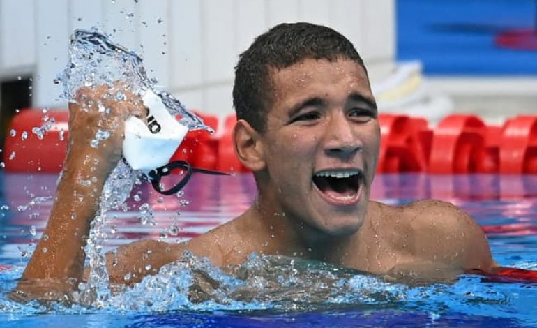 Tunisien Ahmed Hafnaoui, 18 ans, remporte le titre du 400 m nage libre