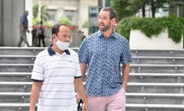 Expulsé de Singapour, Benjamin Glynn dénonce un procès «ridicule» et «révoltant» car selon lui le masque ne permet pas d'éviter la contamination par le Covid-19