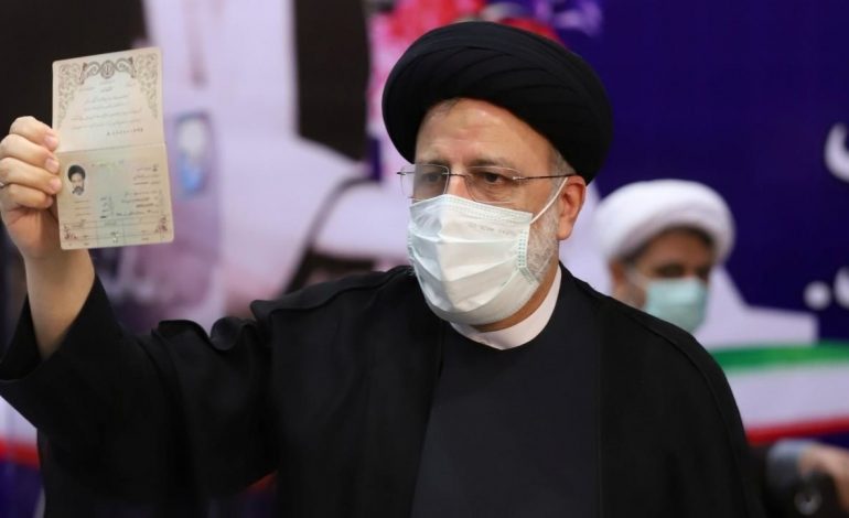 L’ultraconserverteur, Ebrahim Raïssi intronisé président de l’Iran