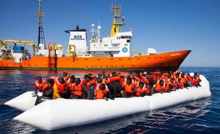 41 migrants secourus par le navire humanitaire Ocean Viking en mer Méditerranée