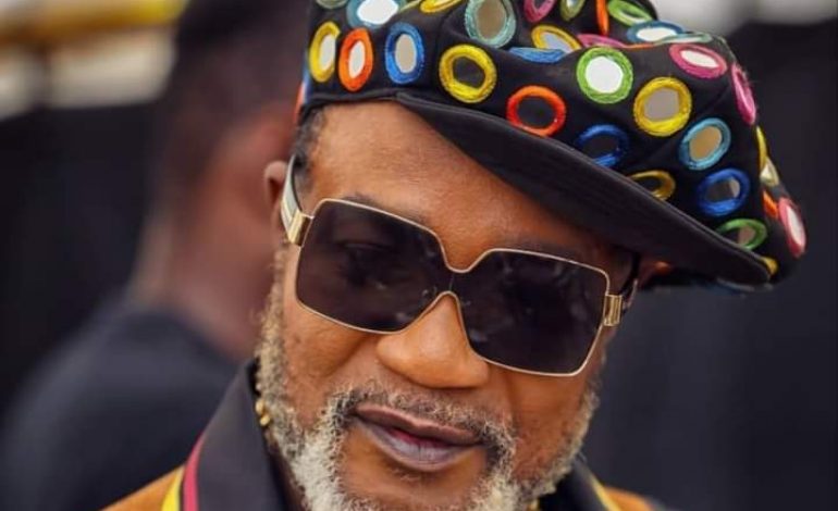 Koffi Olomidé jugé en appel à Versailles pour agressions sexuelles sur quatre de ses danseuses