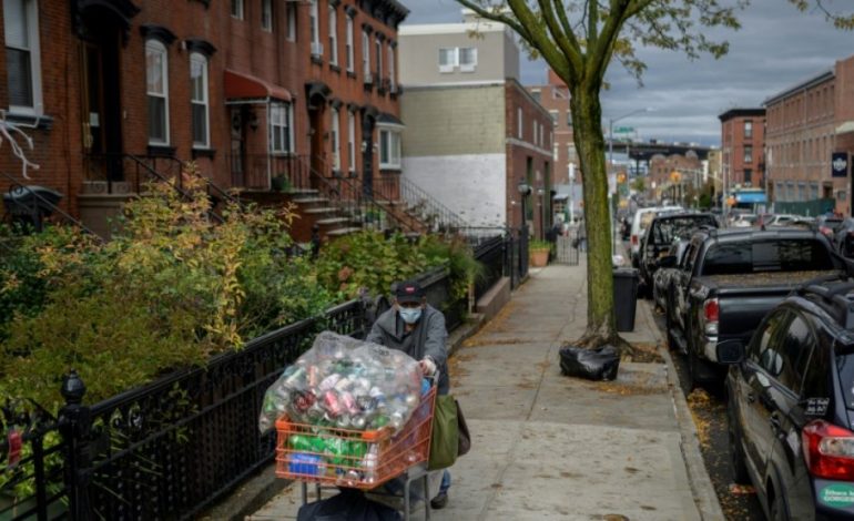 Le recyclage de canettes, maigre gagne-pain pour des milliers de pauvres à New York