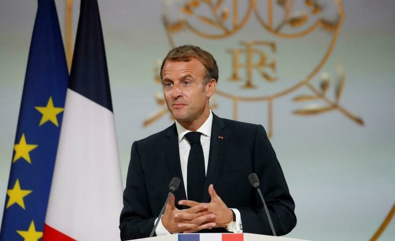 Emmanuel Macron interpellé par la jeunesse africaine au sommet Afrique-France à Montpellier