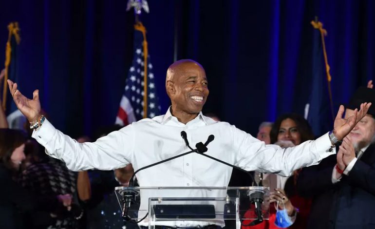 L’Afro-Américain Eric Adams, ex-policier, remporte la mairie de New York