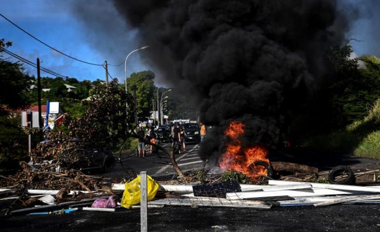 Le gouvernement français « prêt » à parler de l’autonomie de la Guadeloupe, département touché par une violente crise