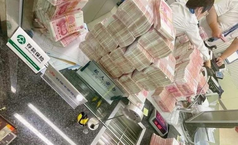 Vexé, un millionnaire chinois humilie les employés d’une banque