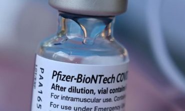Un vaccin Pfizer/BioNTech adapté au variant Omicron attendu "en mars"