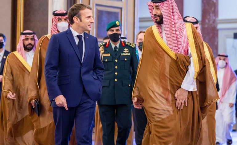 Emmanuel Macron et Ben Salmane appellent le PM Libanais afin de régler la crise entre le Liban et l’Arabie Saoudite