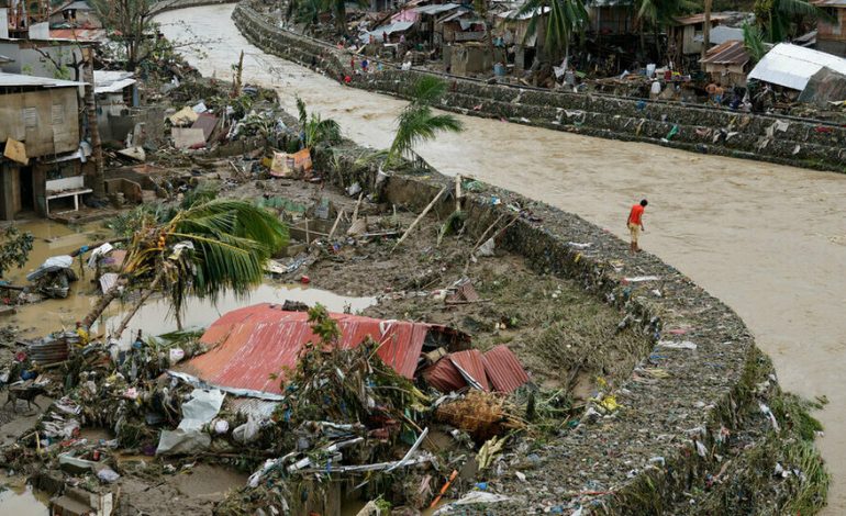Le typhon Rai a fait au moins 388 morts aux Philippines