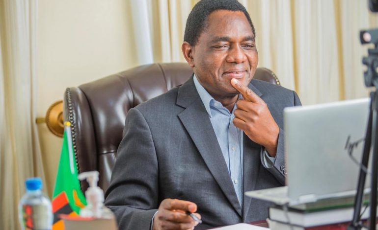 Étranglée par la dette, la Zambie sur la voie du redressement, assure Hakainde Hichilema