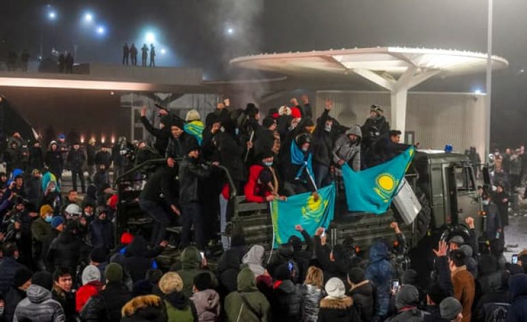 La Russie et ses alliés de l'(OTSC) envoient une « force de maintien de la paix » au Kazakhstan en proie aux émeutes