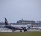 Un homme frigorifié retrouvé dans le train d'atterrissage d'un avion aux Pays-Bas en provenance d'Afrique du Sud