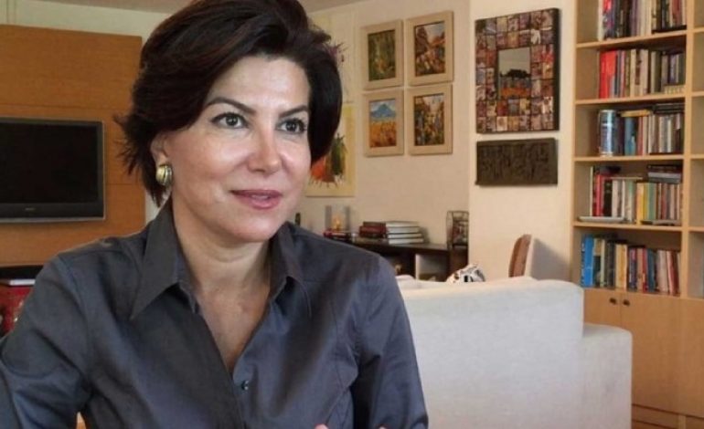 La journaliste turque Sedef Kabas, arrêtée et placée en détention provisoire pour « insulte au président »