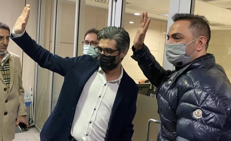Murat Agirel et Baris Pehlivan, deux journalistes turcs retournent en prison après avoir perdu en appel