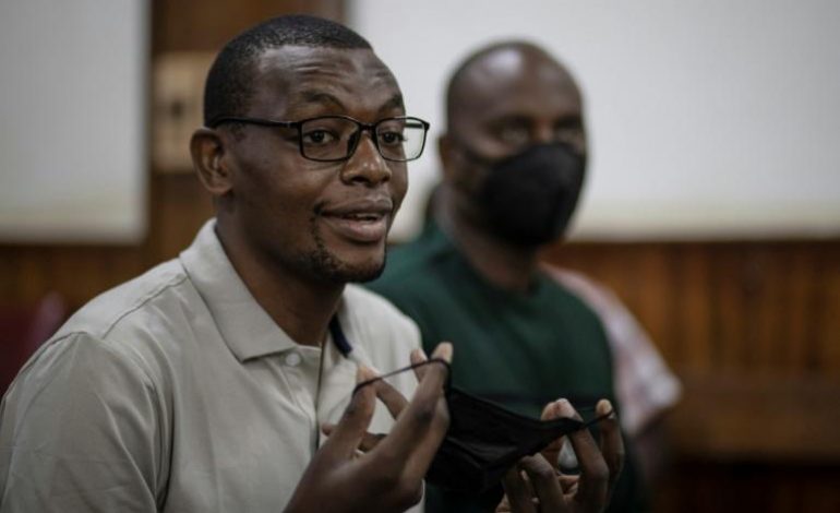 Kakwenza Rukirabashaija, un écrivain ougandais fuit son pays après avoir été torturé en prison