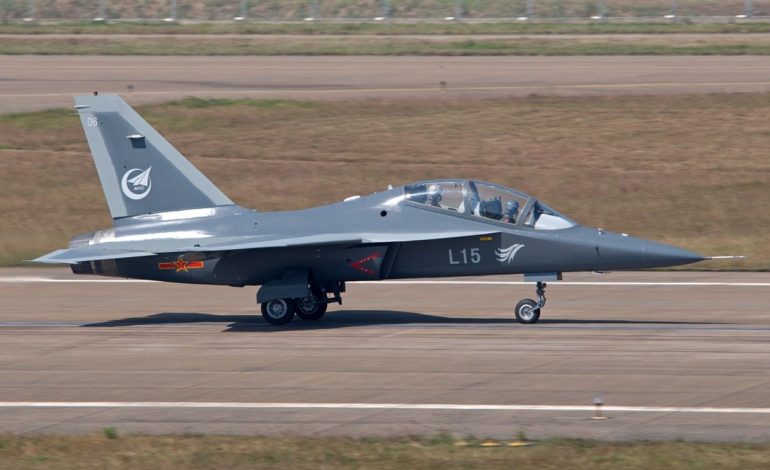 Les Émirats Arabes Unis vont commander 12 avions d’entraînement supersoniques chinois Hongdu L-15