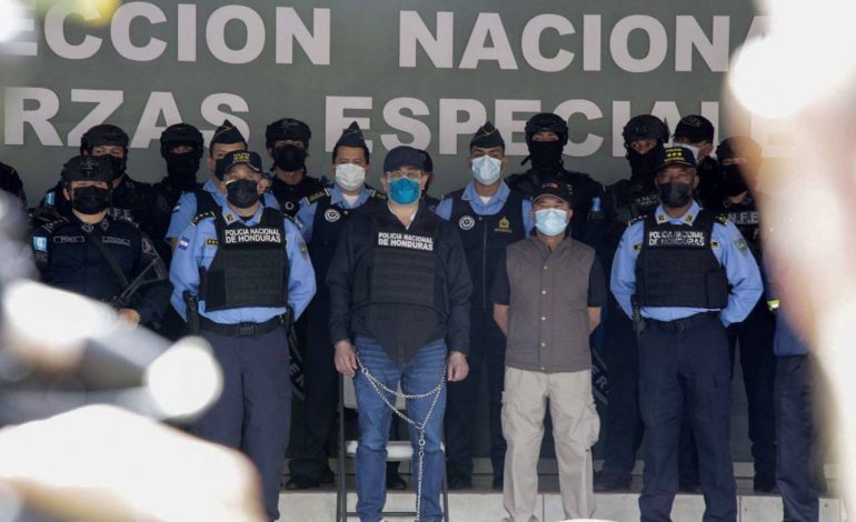 Réclamé par les Etats-Unis, l’ex-président Hondurien, Juan Orlando Hernandez se rend à la police