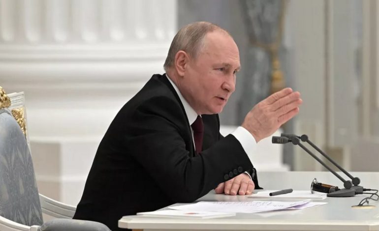 Si les Occidentaux veulent défaire la Russie en Ukraine sur le champ de bataille, «qu’ils essaient», lance Poutine