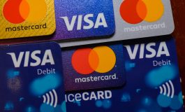 Visa et Mastercard suspendent leurs opérations en Russie