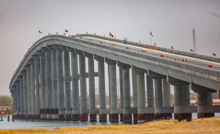 Macky Sall annonce la baisse des tarifs du passage sur le pont à péage Nelson Mandela