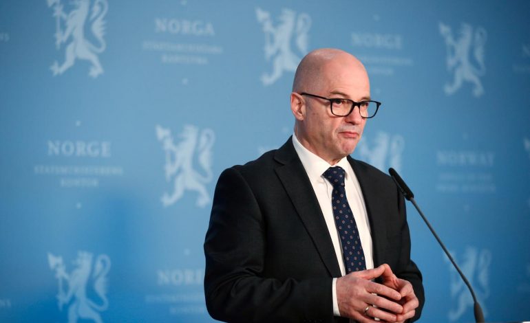 Odd Roger Enoksen, le ministre norvégien de la Défense démissionne après une liaison avec une jeune femme