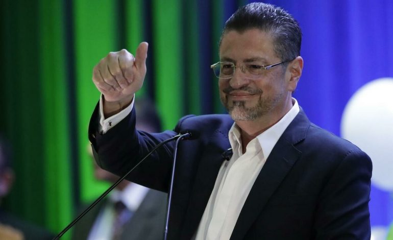 Rodrigo Chaves élu président du Costa Rica