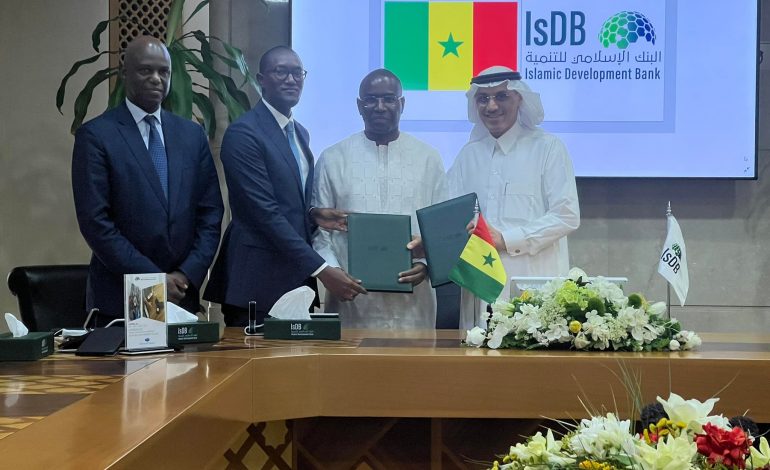Signature d’un accord de financement de 238 millions d’euros pour l’autoroute Dakar-Tivaouane-Saint Louis à Jeddah