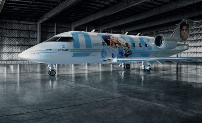 Le «Tango D10S», un avion à l’effigie de Maradona dévoilé en Argentine