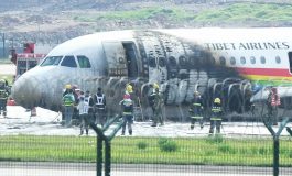 Un avion de la compagnie chinoise Tibet Airlines prend feu après une sortie de piste