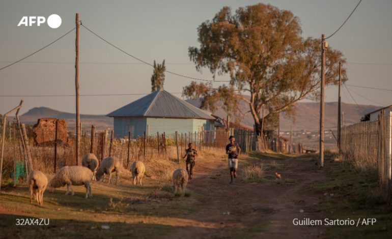 Plongée à Zingqolweni, « village de la mort » en Afrique du Sud