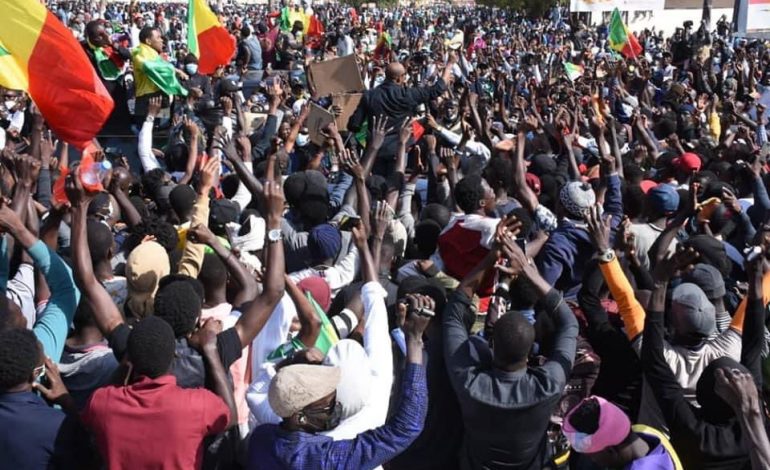 Des centaines de travailleurs dénoncent la gestion de plusieurs entreprises publiques et privées sénégalaises