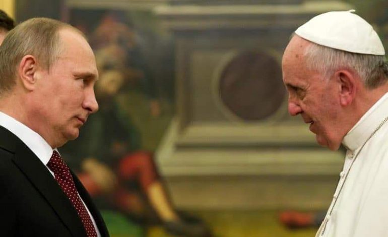 Le pape François se dit prêt à voir Vladimir Poutine et compare l’Ukraine au Rwanda