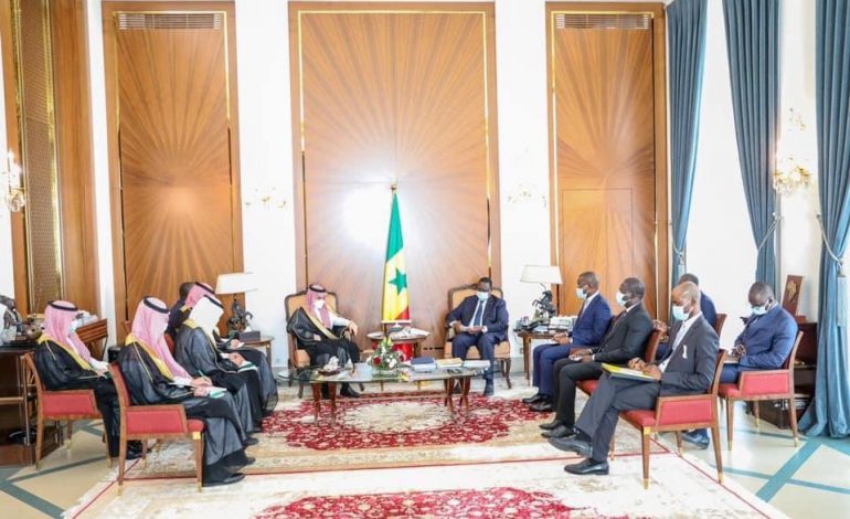 Le ministre saoudien des Affaires étrangères, le prince Faisal ben Farhane a rencontré Macky Sall à Dakar