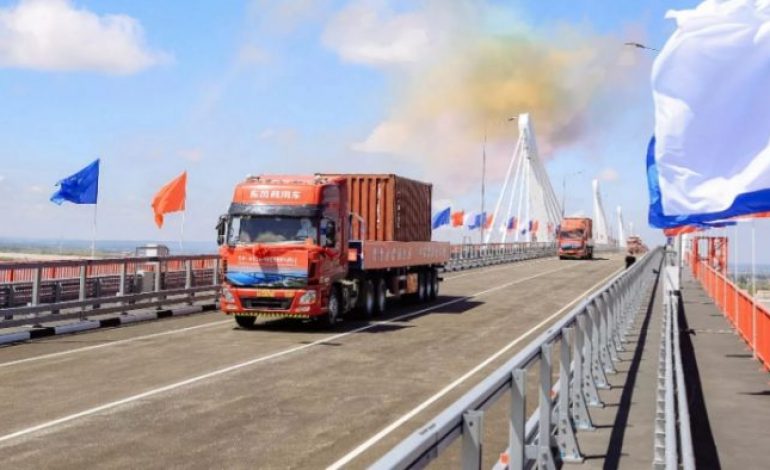 Inauguration du premier pont routier entre la Russie et la Chine reliant les villes de Heihe et de Blagovechtchensk